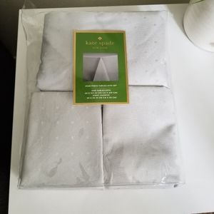 KATE SPADE ♠️ New York Larabe Dot. Tablecloth